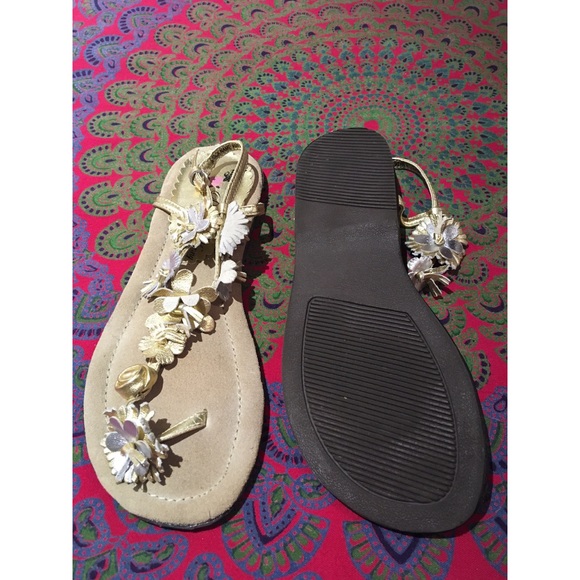 NEVER WORN NWOT Metallic Floral Sandals - Picture 4 of 5